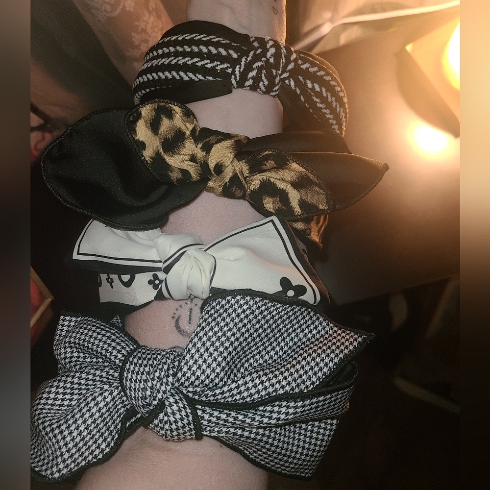Stylish Black and White Hair Accessories Set - Picture 2 of 4